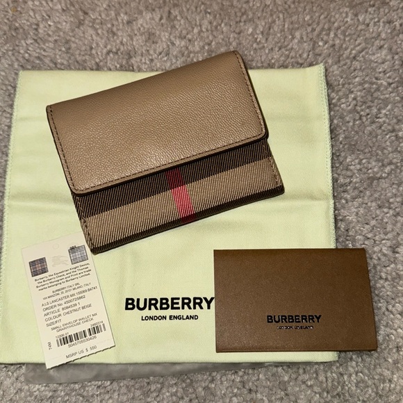 Burberry Chestnut Beige Compact Wallet! - Picture 1 of 7